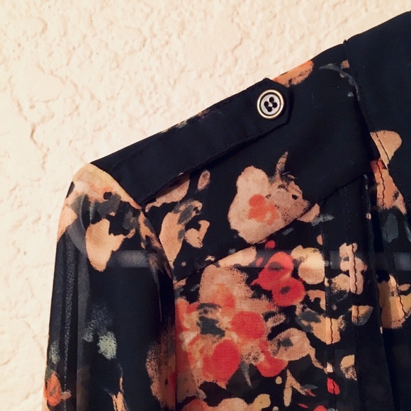 Autumn flowers Sheer Blouse - Picture 2 of 5
